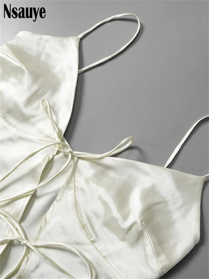 Dam Crop Top med Knut Detaljer och Trasiga Utskärningar i Bomull-3