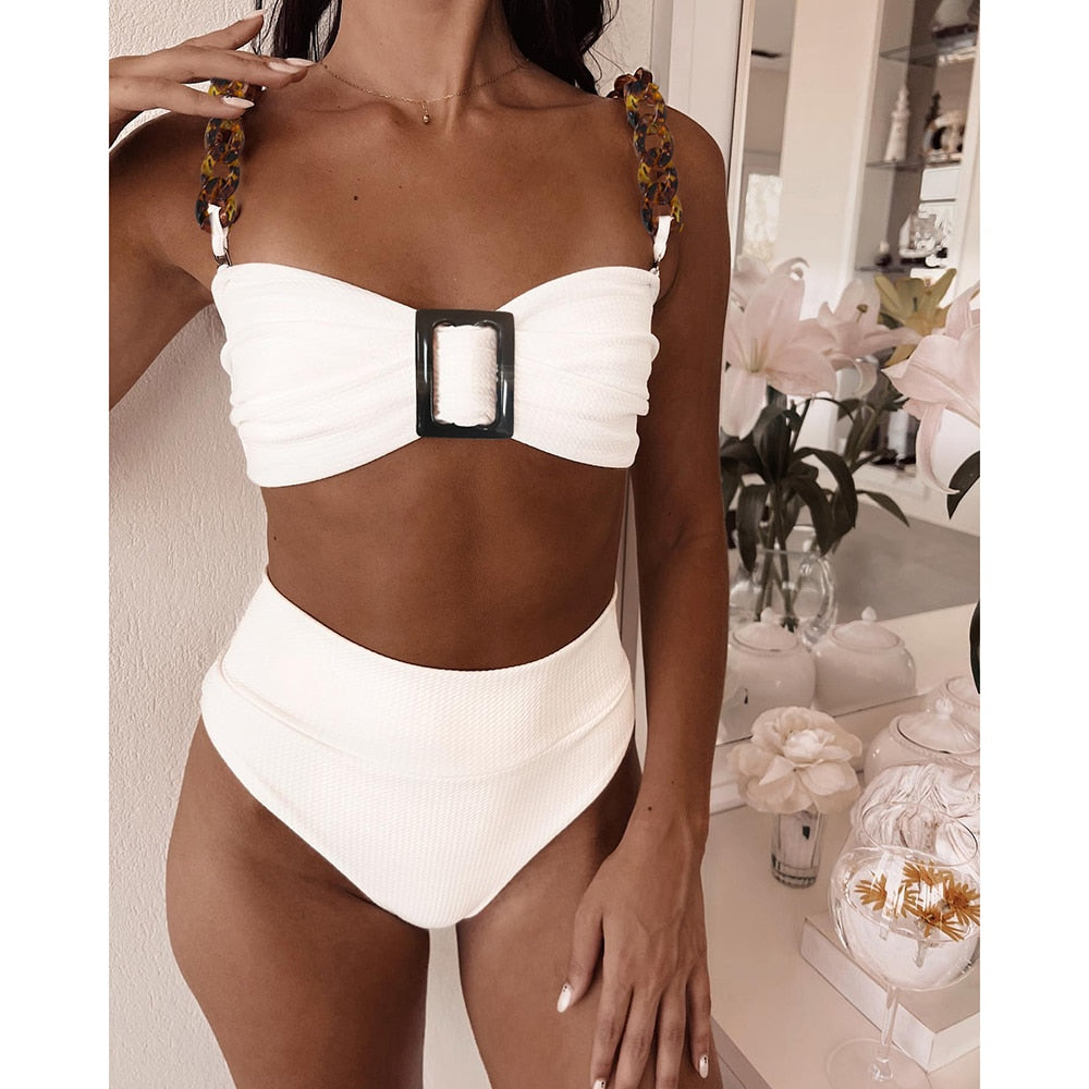 Högskuren Bikini för Dam med Kedjeaccent i Spandex – Trendiga Badkläder för Strand och Pool 2