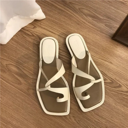 Platta Flip Flops för Kvinnor i Gummi – Elegant Design, Lätta och Bekväma Sandaler för Sommardagar 3