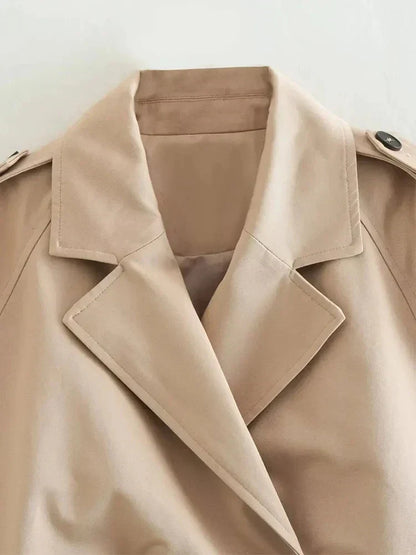 Damjacka med Bälte och Skräddarsydd Passform i Andningsbara Material – Elegant Jacka för Vardag och Formella Tillfällen 4