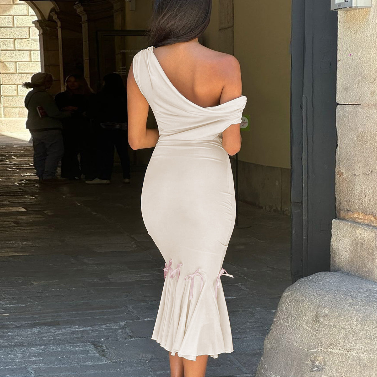 Dam Axelfri Klänning Bodycon Stretchigt Tyg Utställd Nederkant-4