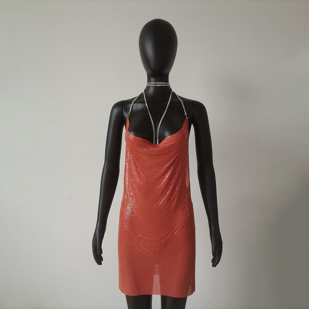 Glittrig Svart Miniklänning med Ryggfri V-Neck Design – Perfekt för Fest och Middag 10