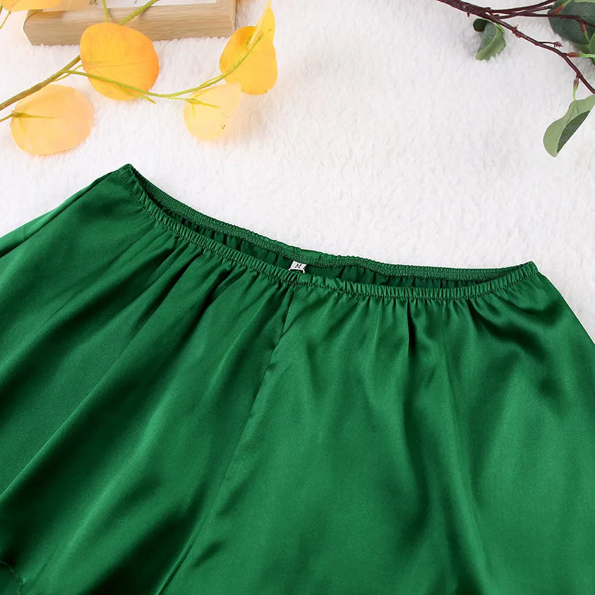 Dam Pyjamas Set i Monokrom Satin med Långa Ärmar – Mjuk och Elegant Pyjamasbyxor för Avkoppling 2