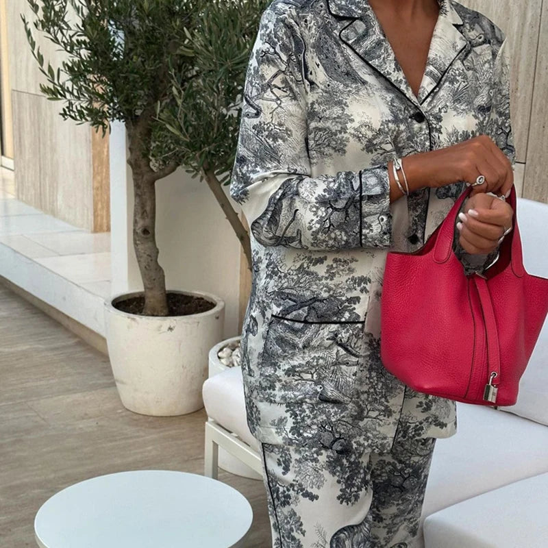 Elegant Satin Pyjamas Set för Dam med Mönster – Avslappnad Passform och Glänsande Material 5