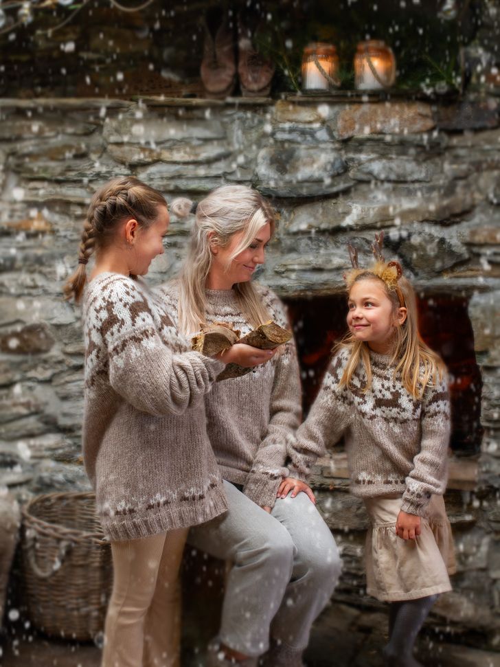 Stickad Dam Tröja med Renar i Högkvalitativ Ull-4