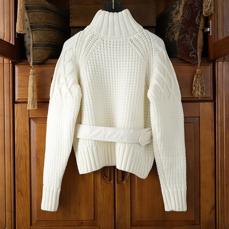 Stickad Dam Tröja med Rollkrage och Blixtlås i Bomull och Polyester – Monokrom Design för Vardag och Fest 2