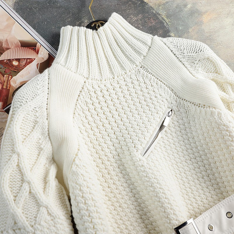 Stickad Dam Tröja med Rollkrage och Blixtlås i Bomull och Polyester – Monokrom Design för Vardag och Fest 4