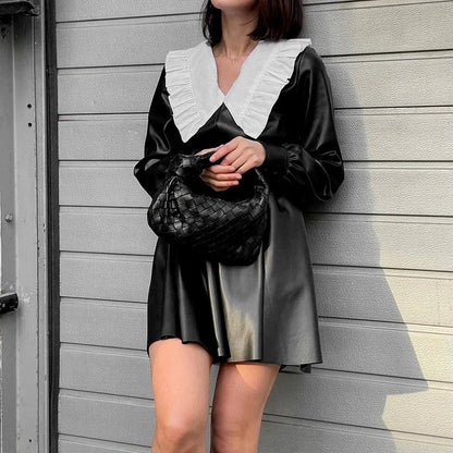 Dam Läderklänning Med Kontrasterande Veckad Krage-2