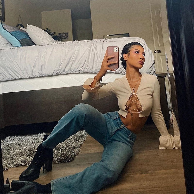 Långärmad Dam Crop Top med V-hals och Ruffles i Polyester och Bomull – Kort Klädlängd, Perfekt för Högmidjade Byxor eller Kjolar 5