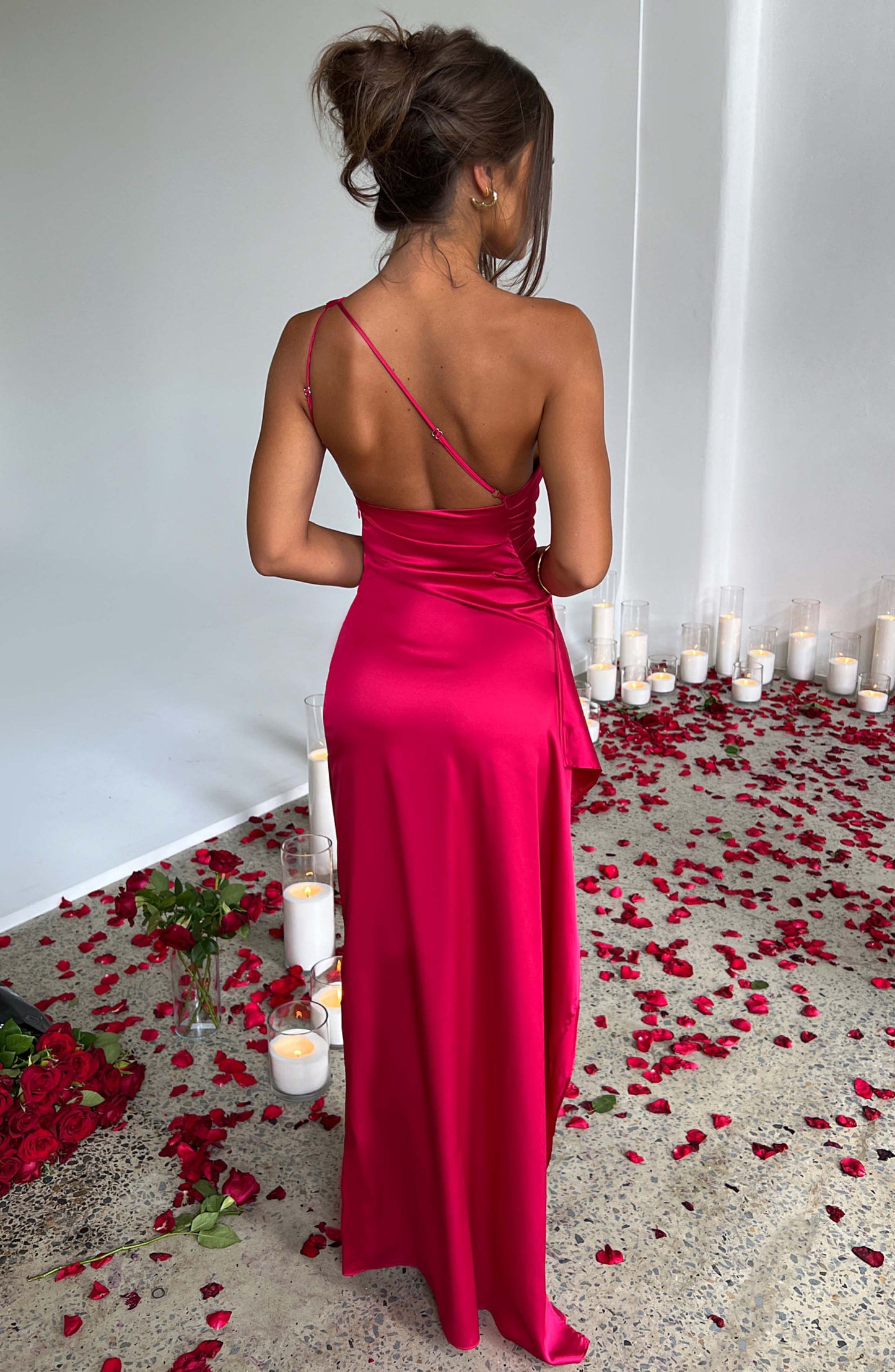 Dam Axelkänning Draperad Satin med Hög Slits 2