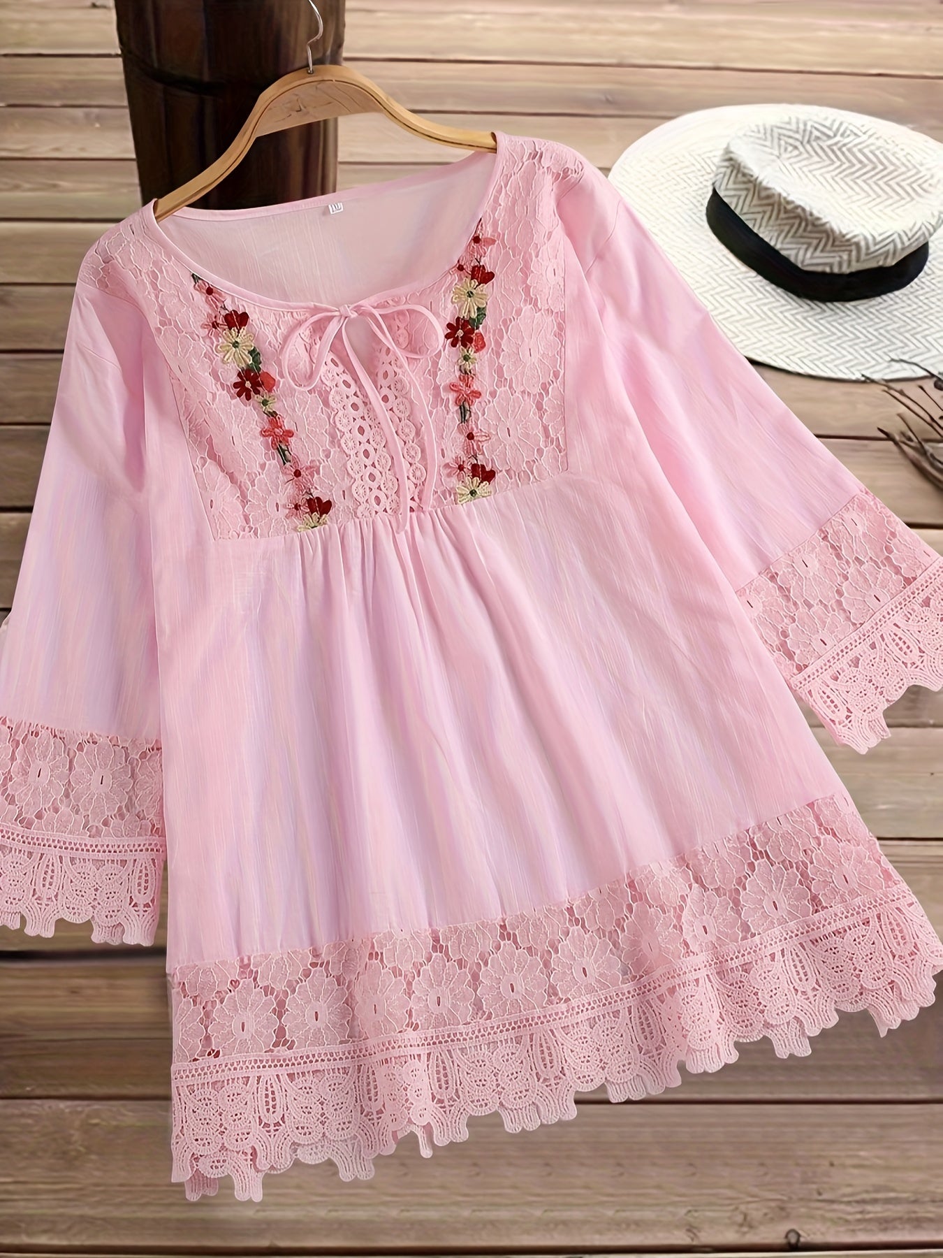 Elegant Vit Blus för Dam i Fin Tyg – Tidlös Design för Vardag och Fest 9