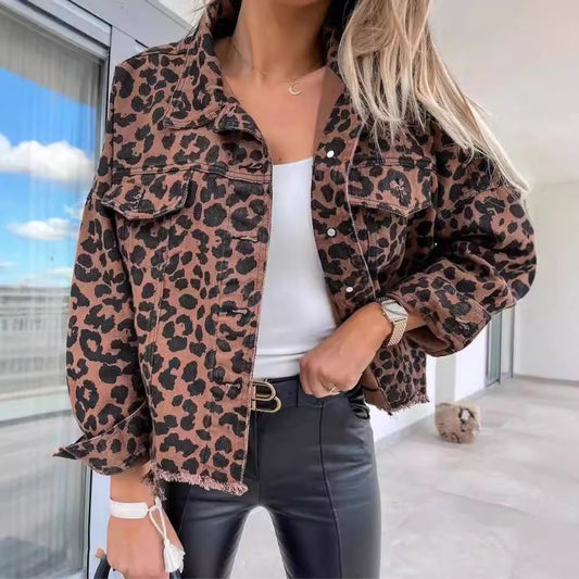 Jeansjacka Dam med Leopardmönster, Avslappnad 100% Bomull, Knappstängning och Rymliga Fickor 1