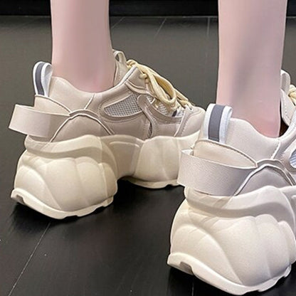 Dam Sneakers Beige med 8 cm Häl, Andningsbart Luftnätsmaterial och Gummisula för Bästa Grepp och Komfort 3