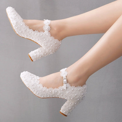 Chunky Heel Pumps för Dam med Runda Spetsar och Vita Pärldetaljer – 7 cm Hög PU och Gummi 2