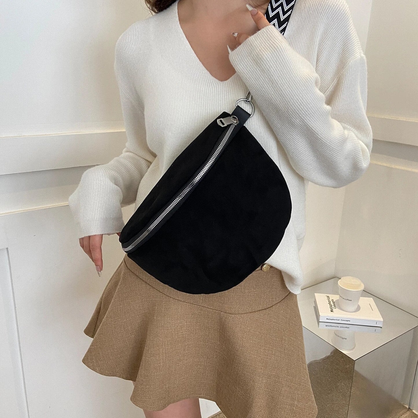 Variant image for Dam Väska Crossbody i Mocka med Bred Rem-3