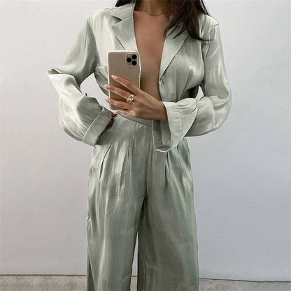Lång Skjorta med Notch-Lapel och Bekväma Byxor i Silke och Bomull för Kvinnor – Elegant och Mångsidig Outfit 2