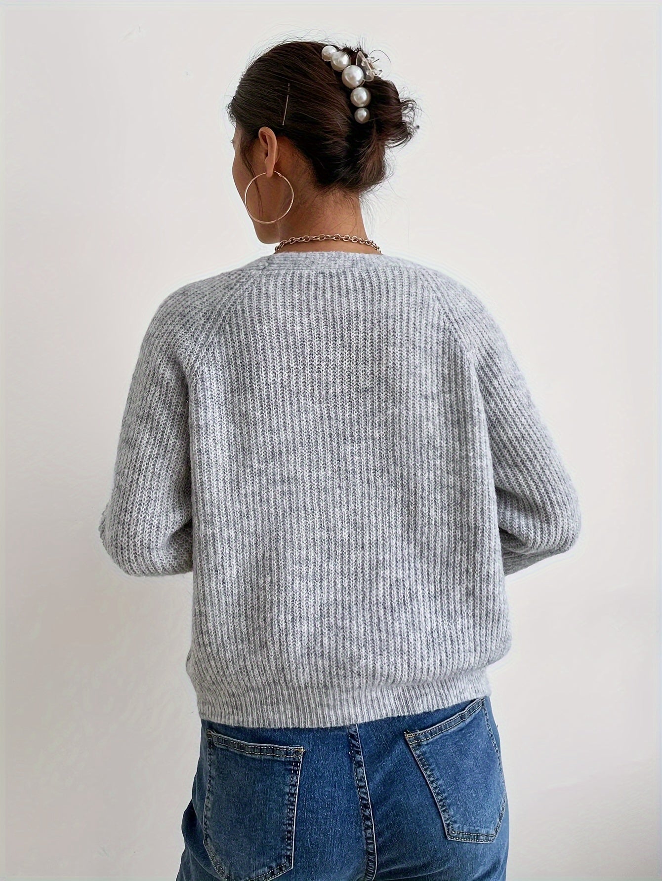 Stickad Kofta för Kvinnor med V-ringning, Lång Ärmar i Högkvalitativ Ull – Elegant och Bekväm för Alla Tillfällen 4