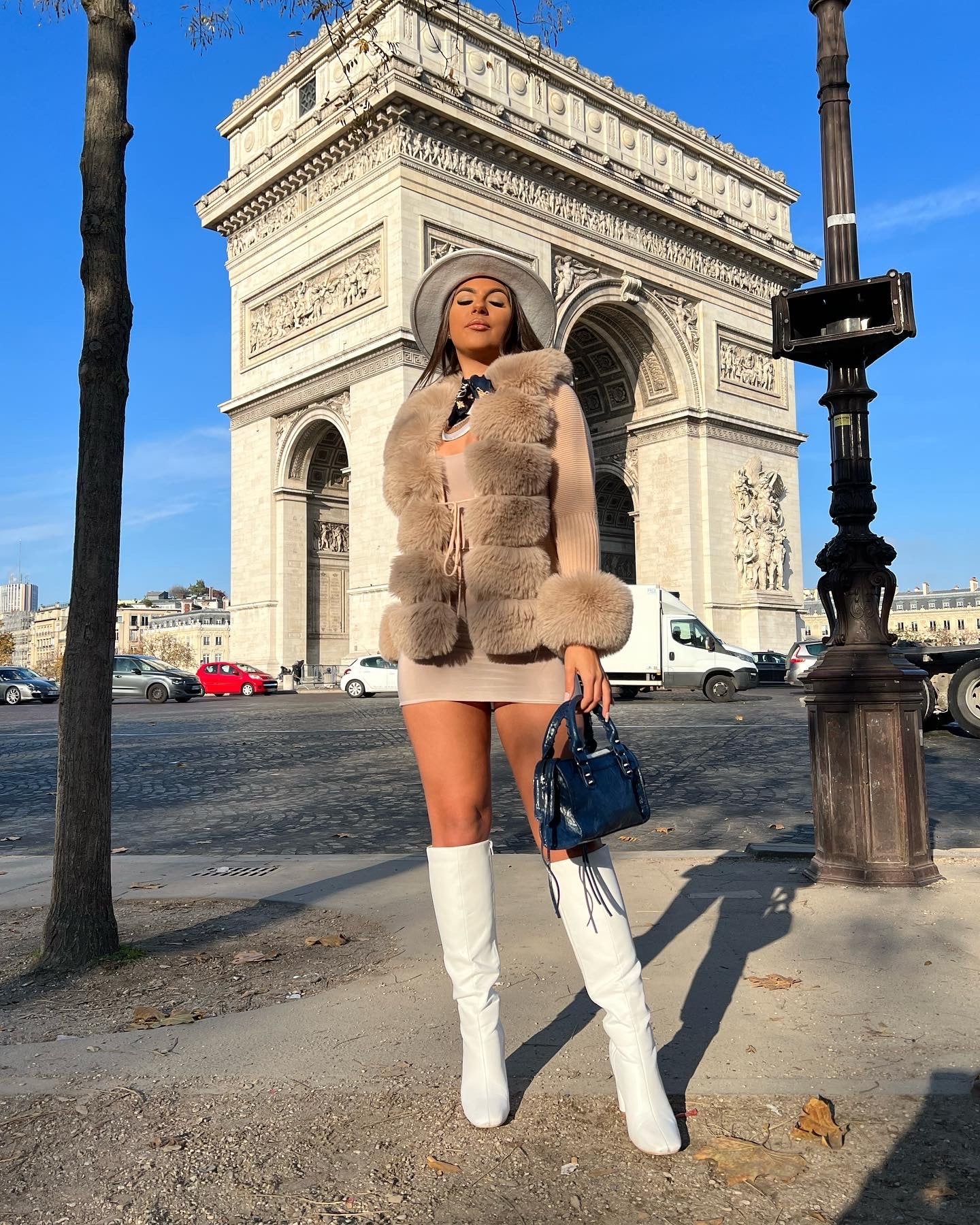 Lång Vinterjacka Dam i Mjuk Velvet Design - Elegant och Bekväm Vinterkappa för Kalla Dagar 1