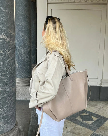 Snygg Väska för Damer i Hållbart Syntetiskt Tyg – Rymlig och Elegant Med Justerbara Axelremmar – Svart 4