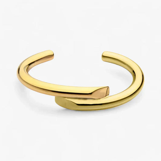 Gyllene Minimalistiskt Manschettarmband – Elegant och Flexibelt Smycke för Vardag och Fest 1