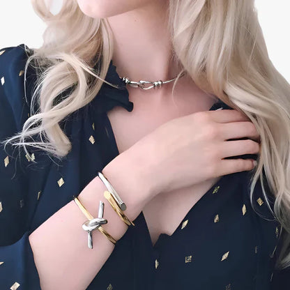 Gyllene Minimalistiskt Manschettarmband – Elegant och Flexibelt Smycke för Vardag och Fest 2