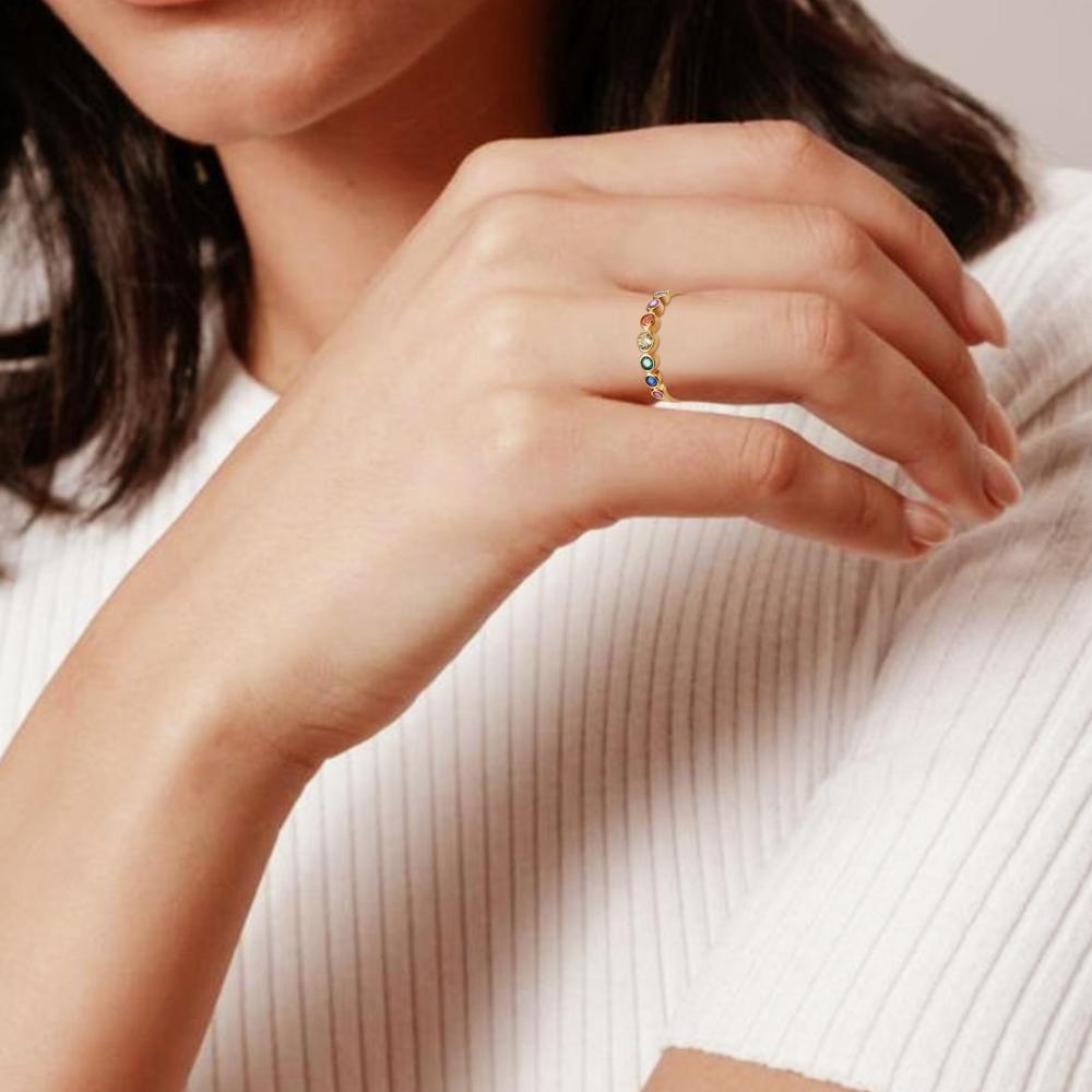 Cirkulär Ring i 925 Sterling Silver med Färgglada Zirconia Stenar – Elegant och Tidslös Smycke för Kvinnor 3