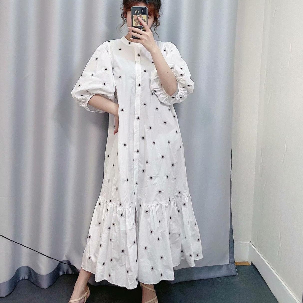 Eleganta Damklänning med Puffärmar och Prickmönster i Lätt Polyester – Fina Dam Klänningar för Vår och Sommar 1