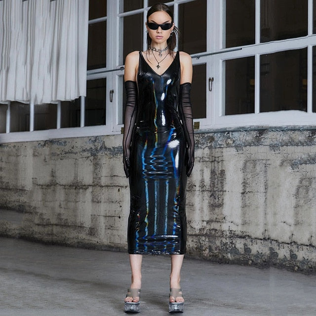 Kvinnors Medelkalvklänning i Syntetiskt Läder – V-hals, Ärmlös Design med Spaghetti-bärare 7