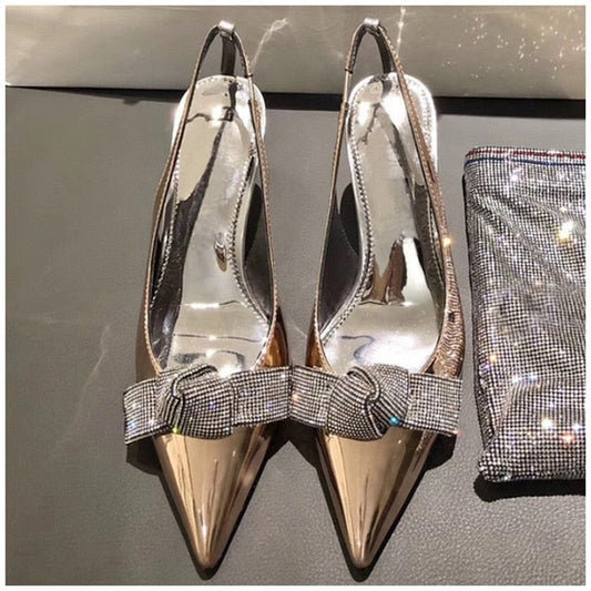 Dam Mules Skor i Lackläder med Ankelrem och Öppen Tå – Elegant Slip-On med Hög Klack för Fest och Vardag 1