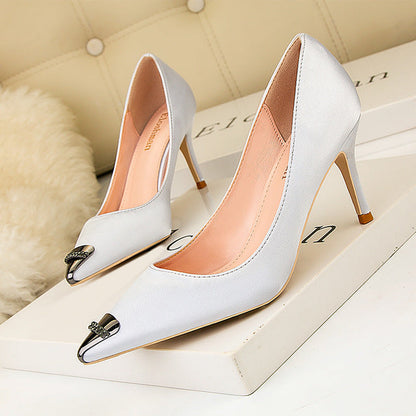 Variant image for Dam Pump Skor Pekad Tå Flock med Metalldekoration-4