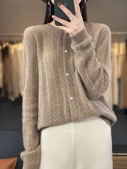 Lång Ajour Ullkofta Dam med Knappstängning - Elegant Cardigan för Vardags och Fest 5